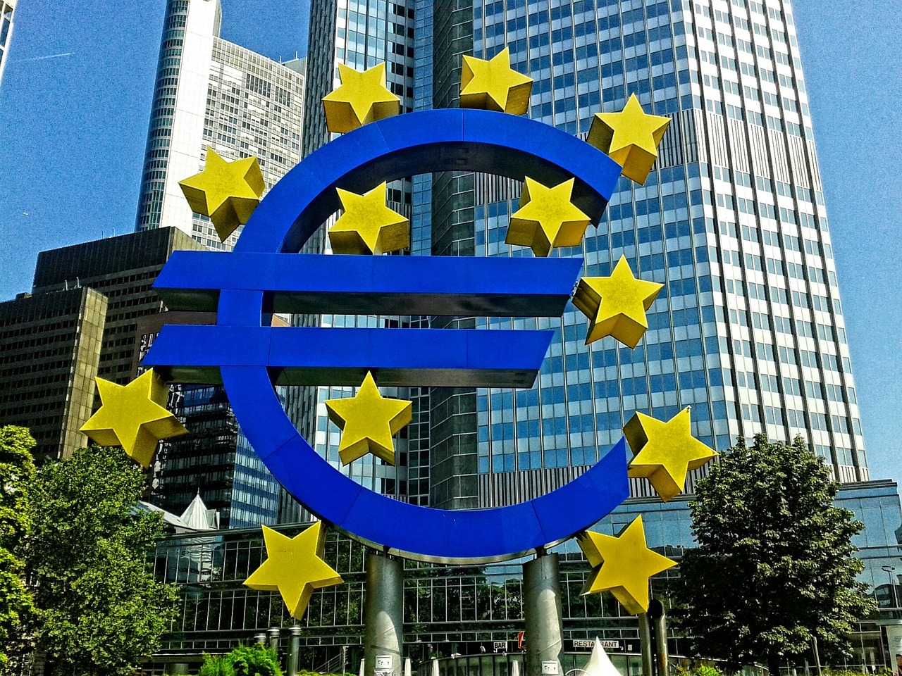 La BCE baisse enfin ses taux directeurs
